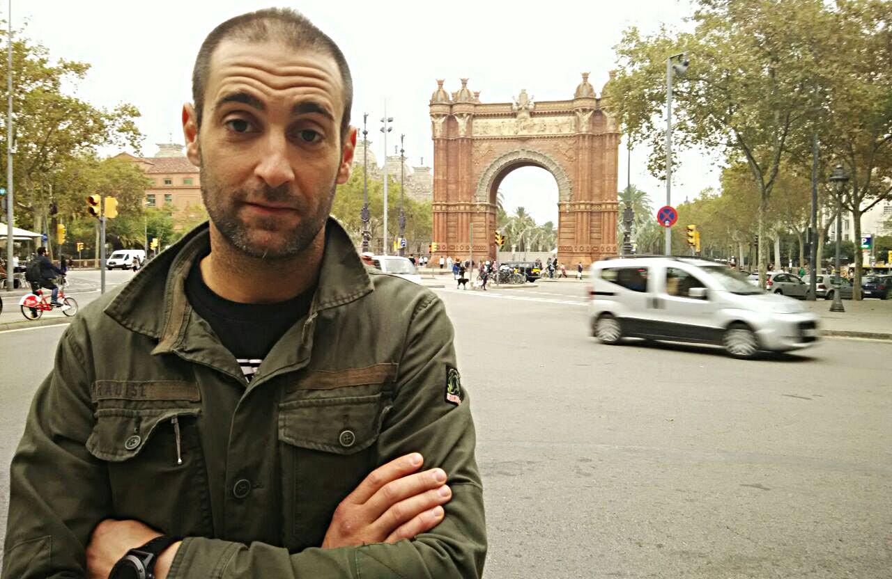 Jordi Celdran a prop de l'Arc de Triomf foto: TOMEU FERRER