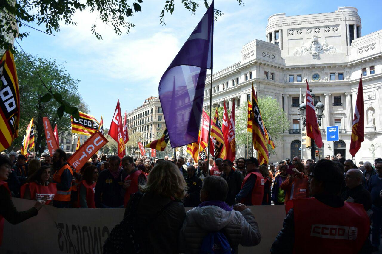 Delegats de Salut laboral concentrats davant de Foment del Treball