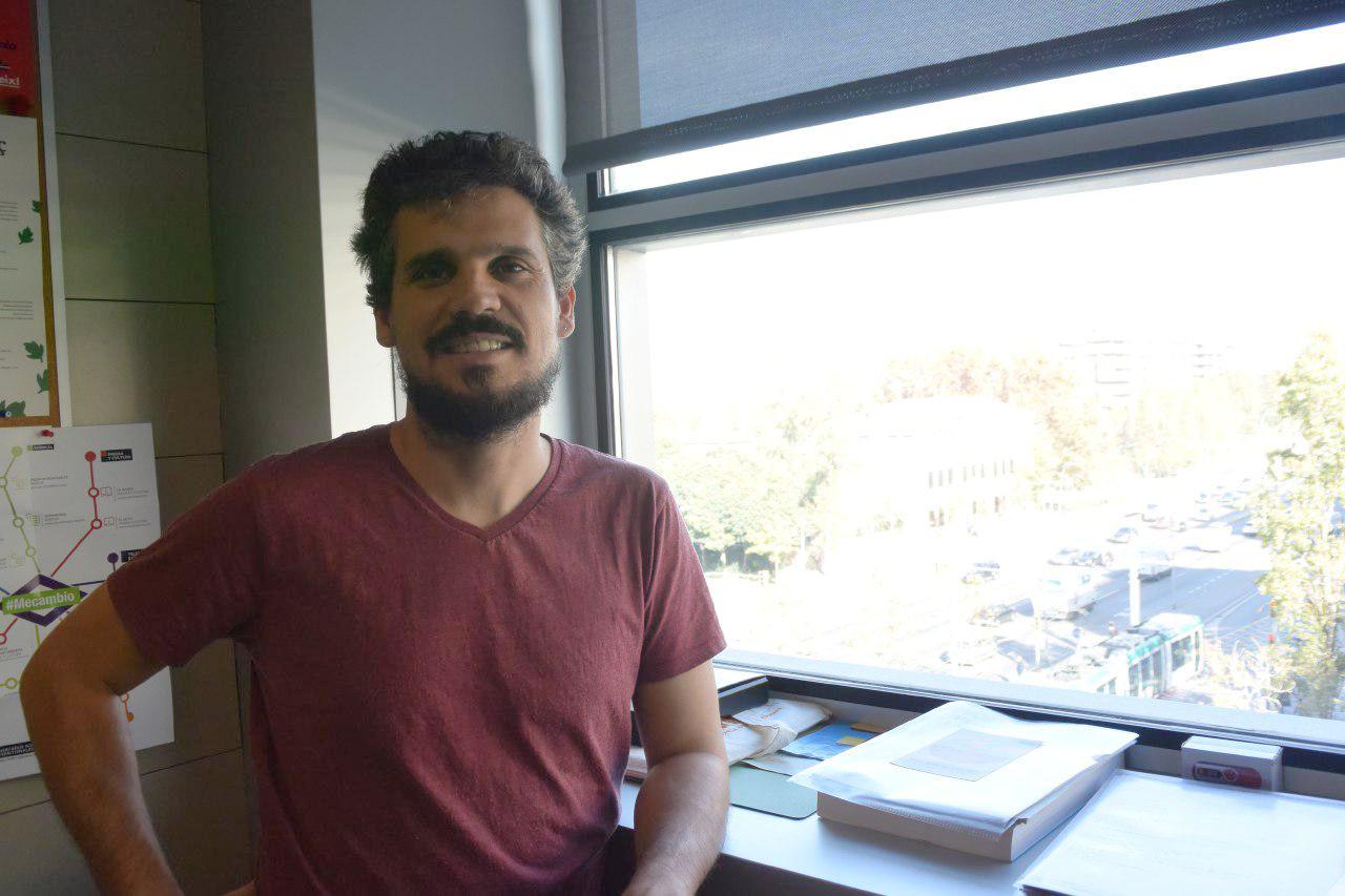 El responsable d'Economia Social de l'Ajuntament busca noves víes per promocionar les 'altres economies' foto: Tomeu Ferrer