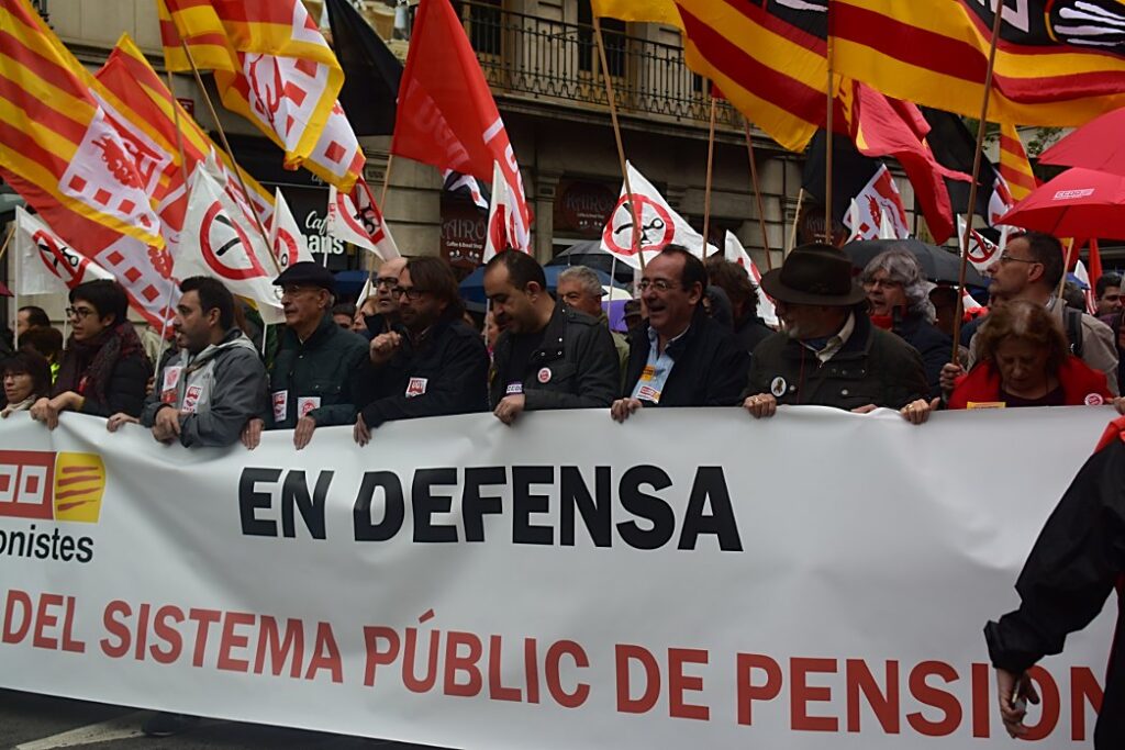 Capçalera de la manifestació per pensions dignes foto: Tomeu Ferrer