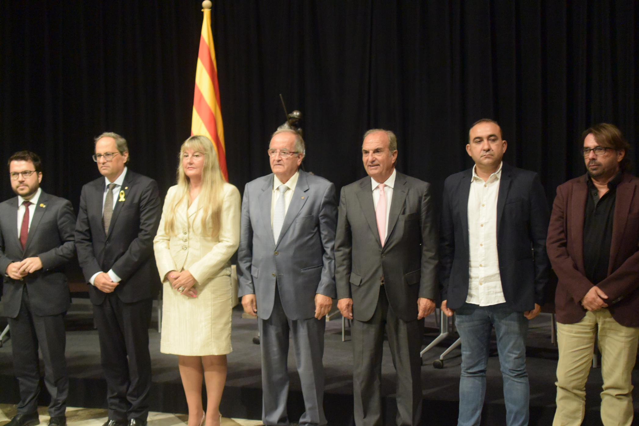 Foto al final de la firma de l'AIC foto: Tomeu Ferrer