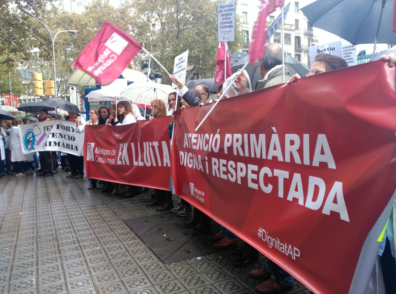 Mobilitzacions del personal sanitari el primer dia de la vaga, durant l’ocupació de l’ICS | Carla Benito