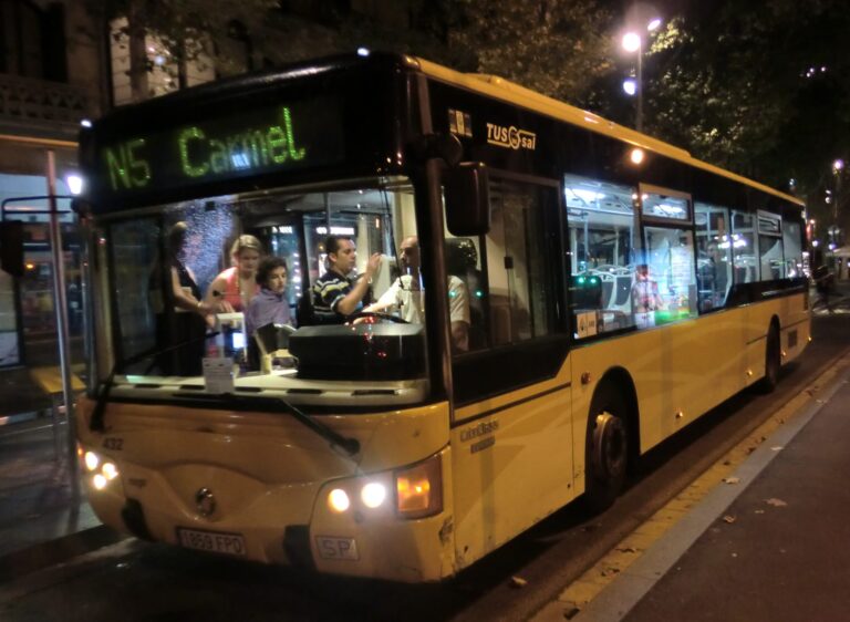 Una autobús del servei nocturn, Nitbus, a Barcelona Foto: Ssola CC BY-SA 3.0