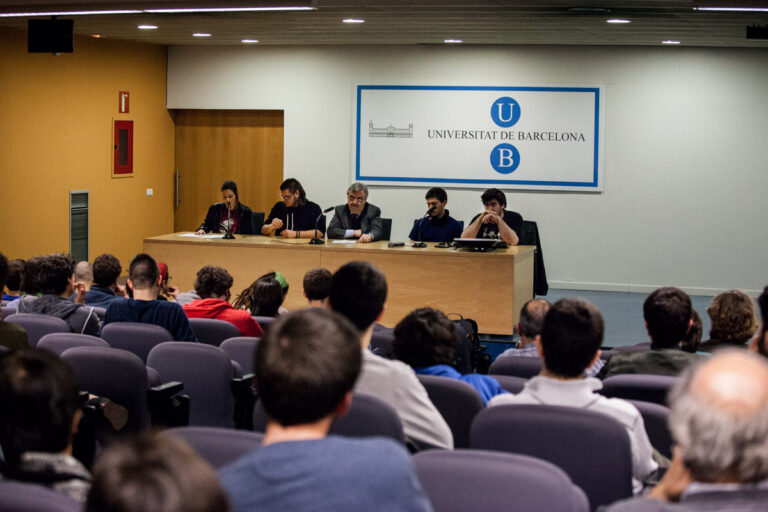 Acte de solidaritat amb Insma i Fani a la facultat de Fisica : Foto Enric Català