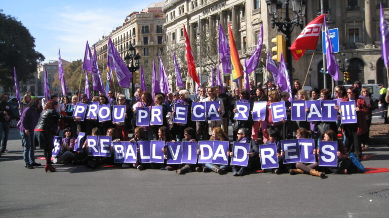 Les dones sindicalistes han dut les seves reivindicacions davant la seu de la patronal