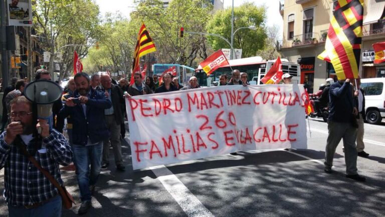 Manifestació de treballadors d'EMMSa pels carrers de Barcelona