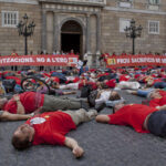 Protesta de treballadors de TV3 contra l'ERO davant la Generalitat Foto: Enric Català