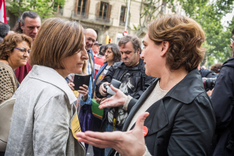 Carme Forcadell i Ada Colau es van trobar a l'inici de la marxa Foto: Enric Català