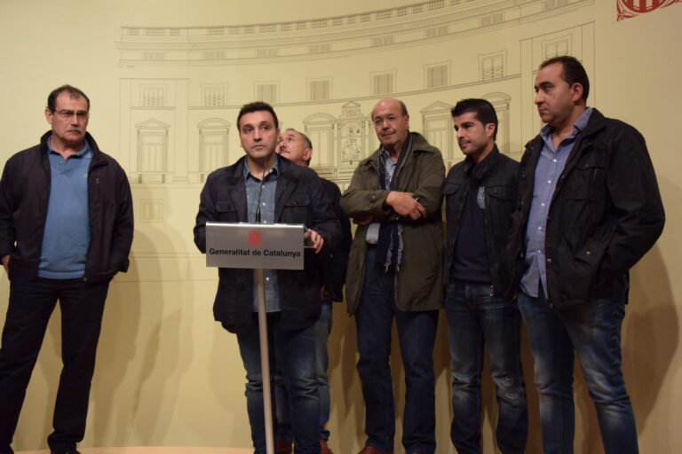 Matias Carnero, president del comitè d'empresa de Seat, darrere, JM alvarez i JC Gallego