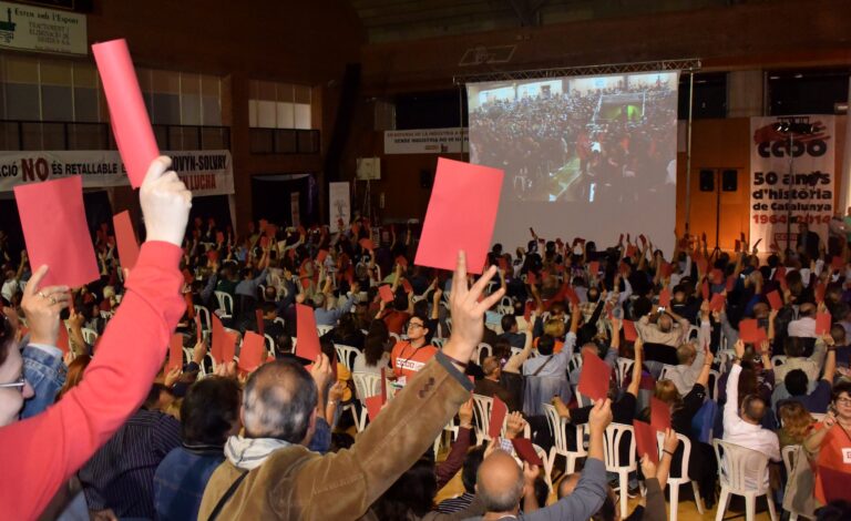 Votació final de la primera l'assemblea sindical oberta de CCOO