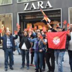 Els joves sindicalistes magribins i catalans davant una botiga del grup Inditex