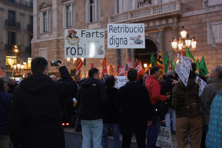 La indignació dels treballadors públics no s'apaivaga si no que creix