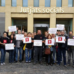 Treballadors de BTV donant suport als seus companys en el judici per cessió il·legal