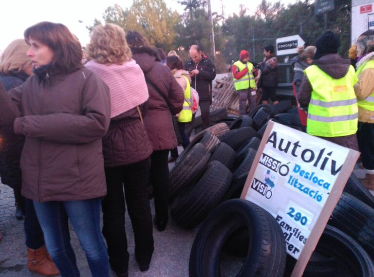 Treballadores d'Autoliv de Granollers en el piquet de vaga