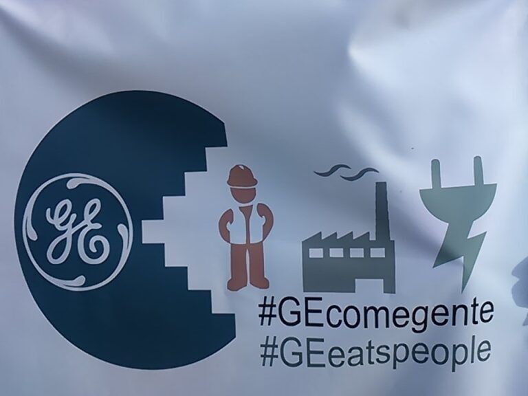 Pancarta, contra la reestructuració de General Electric