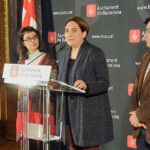 Ada Colau ha comparegut junt amb la regidora de mobilitat, Mercedes Vidal i el tinent d'alcalde Gerardo Pisarello