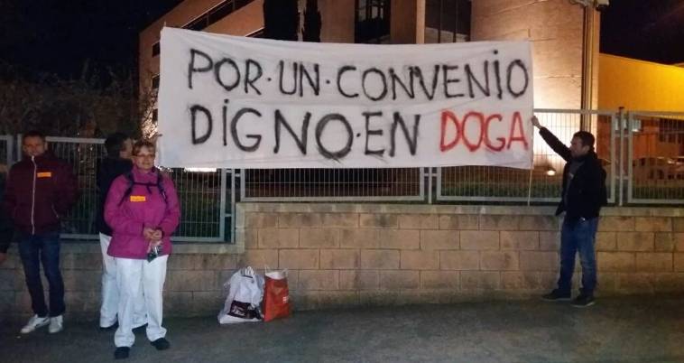 Pancarta dels treballadors de Doga, foto : Àlvaro Muñoz CCOO