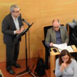 Perfecto Alonso, president de la FCTC, es dirigeix al Ple de Badalona