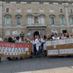 Treballadores i treballadors de l'Hospital del Mar en concentració a Plaça Sant Jaume Foto: SANDRA LÁZARO
