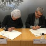 Firma de l'acord per part de Maria Dolors Sabater, alcaldessa de Badalona i Perfecto Alonso president de la FCTC