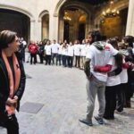 L'alcaldessa passa a prop dels treballadors que demanen la seva sobrogació foto: Gorka Leiza