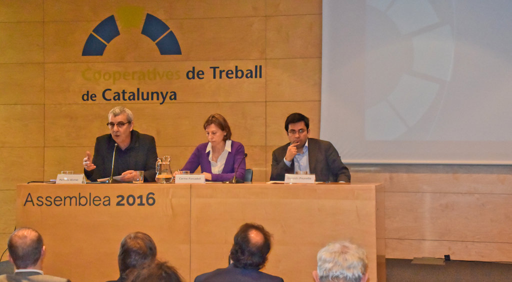 Perfecto Alonso, junt amb Carme Forcadell i Gerardo Pisarello en la inaguració de l'assemblea de la FCTC