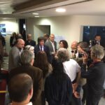 El president Puigdemont escolta a peu dret les reclamacions dels comitès de TVC i Catalunya Ràdio