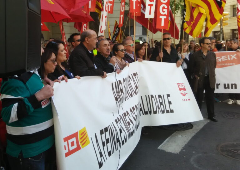 Concentració l'any 2015 dels secretartis general de la UGT, Josep M Àlvarez i de CCOO, Joan Carles Gallegoo a les fortes de Foment reclamant més prevenció a la feina