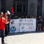 Un grup de vaguistes d'HP explica els motius de la seva acció foto : CGT-HP