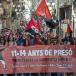 Capçalera de la manifestació al carrer de Ferran Foto: SANDRA LÁZARO