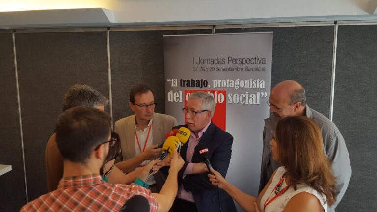 Toxo en una improvisada roda de premsa en l'acte organitzat per CCOO foto: CCOO