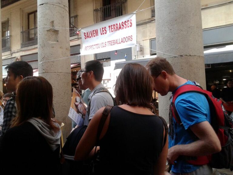 La protesta sobre les terrasses reclamava també els llocs de treball al sector : foto ASSEMBLEAGOTIC