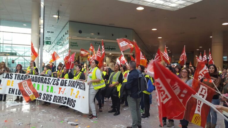 Concentració de treballadores i treballalladors de Valoriza a l'Aeroport del Prat Foto: UGT de Catalunya