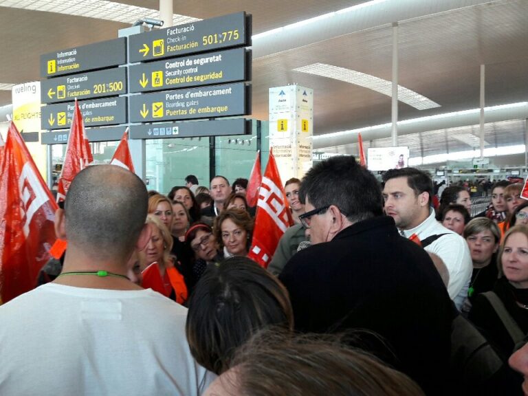 Un moment de l'assemblea de treballadores de Valoriza a l'Aeroport de Barcelona