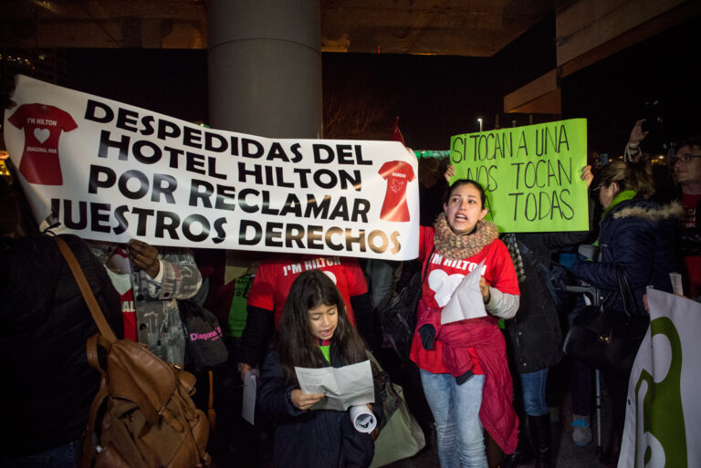 Les cambreres de pis canten canços populars amb les lletres adaptades per denunciar la seva situació foto.Sandra Làzaro