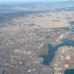 Vista eèria del Port de Barcelona By Pablo Nicolás Taibi Cicaré from León, Spain - Barcelona, CC BY 2.0,
