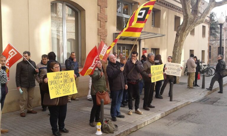 Concentració de suport a la readmissió del guarda a l'Escola del Treball