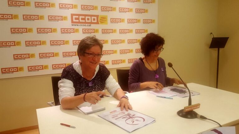 Lidia Sandalinas i Alba Garcia, durant la roda de premsa: Foto: CCOO