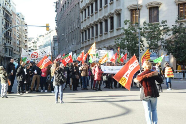 Manifestació de treballadors del grup Quirón Foto: TOMEU FERRER