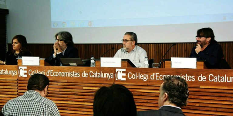 Una de les taules de la Jornada amb representants de patronal i sindicats foto: Tomeu Ferrer