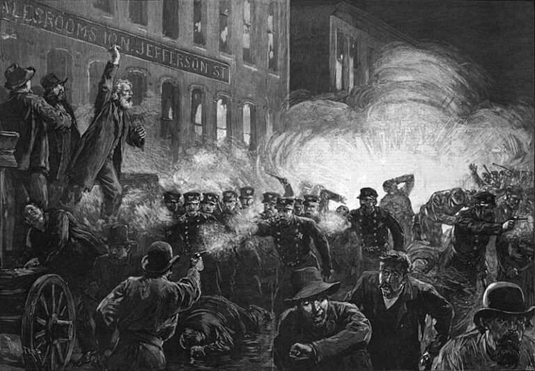 Pintura sobre els fets de l’1 de maig del 1886. Vaguistes i forces d’ordre públic es van enfrontar a la sortida del torn de la fàbrica agrícola McCormick, que va decidir no secundar la vaga. Il·lustració: HARPER’S WEEKLY