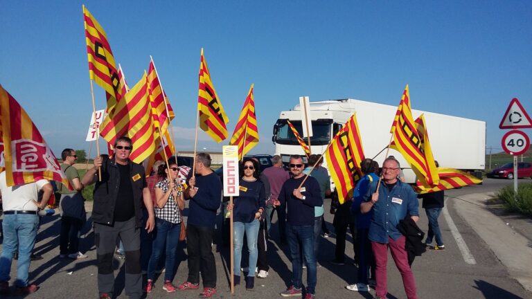 Piquet sindical davant de l'escorxador de pollastres de l'antiga Milsa de Lleida