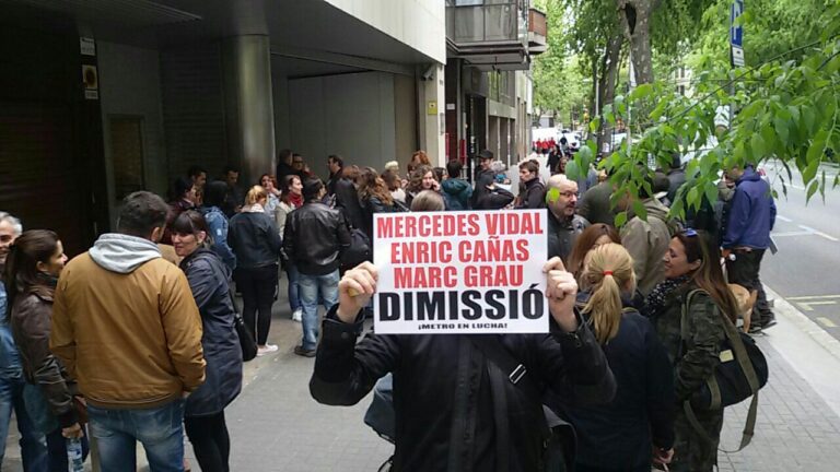 Concentració de treballadors de metro a la Seu de Treball foto: CGT Metro