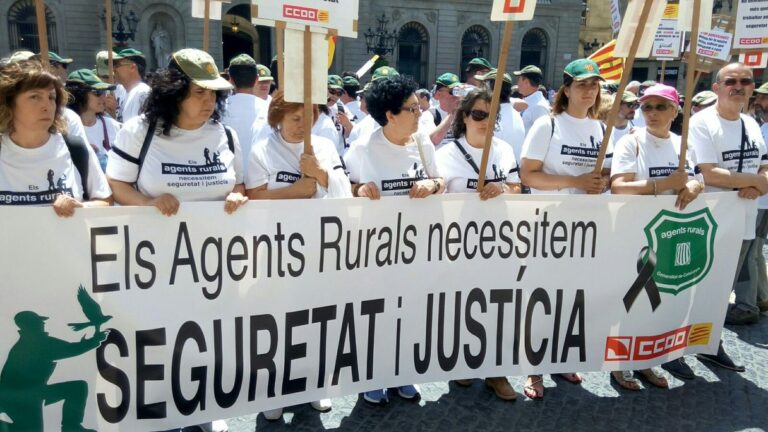 Concentració dels agents rurals a Plaça de Sant Jaume foto: CCOO