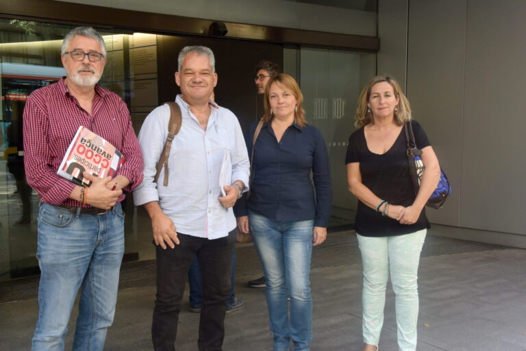 La delegació de la Federació d'Indústria de CCOO en el moment de lliurar les denúncies contra falses cooperatives foto: Tomeu Ferrer