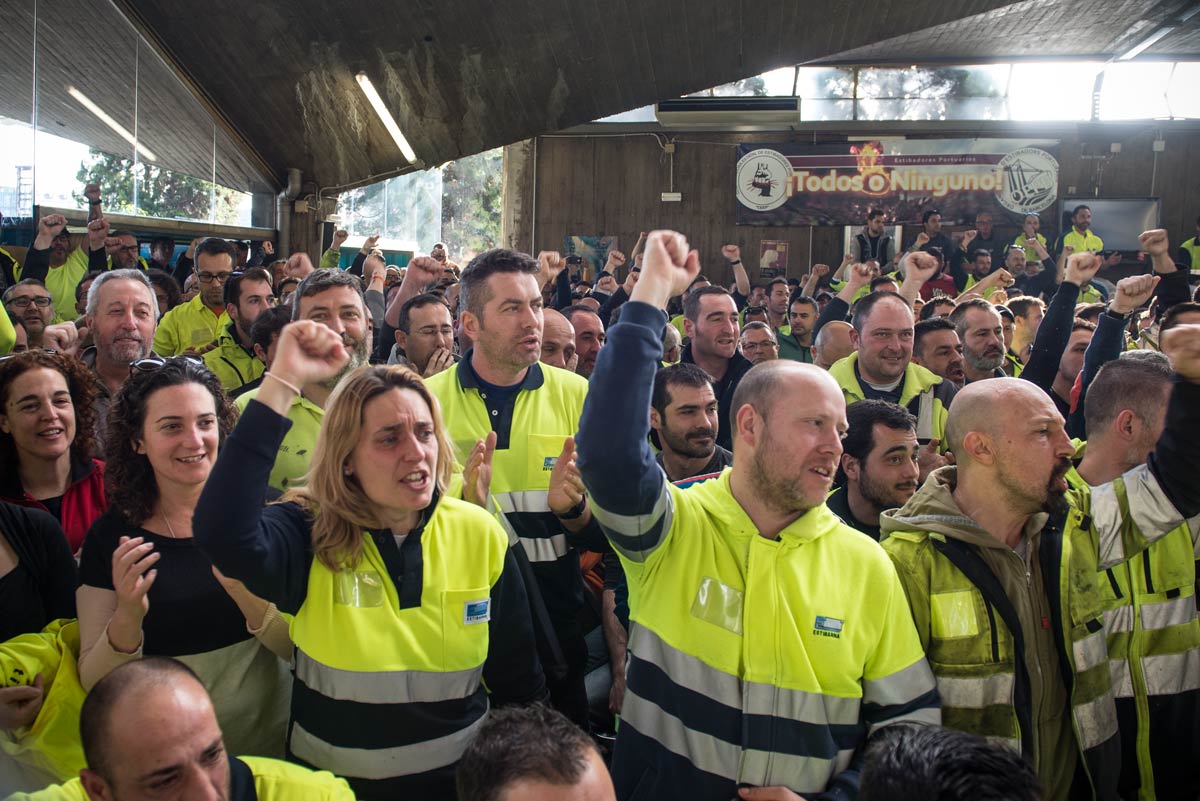 [INTERSINDICAL] Pels drets i per les llibertats, vaga general! EstibadorsPort-BarcelonaVagatreballadorscontenidors_EDIIMA20170222_0620_1