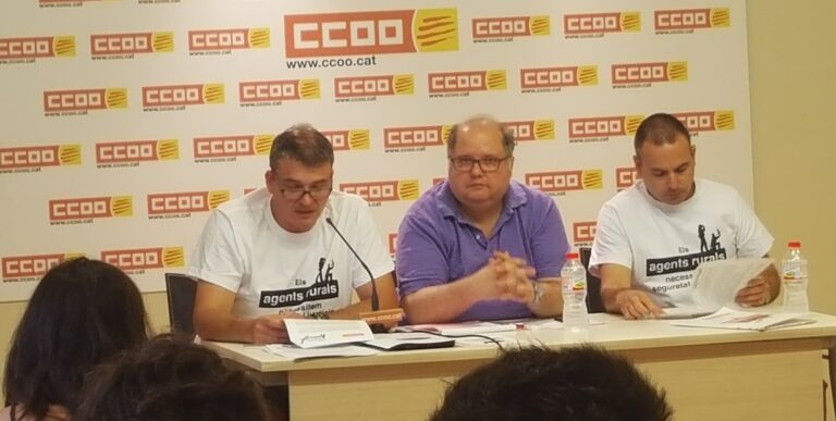 Manel Vidal, Manuel Fages i Daniel Castillo, durant la roda de premsa dels agents rurals de CCOO