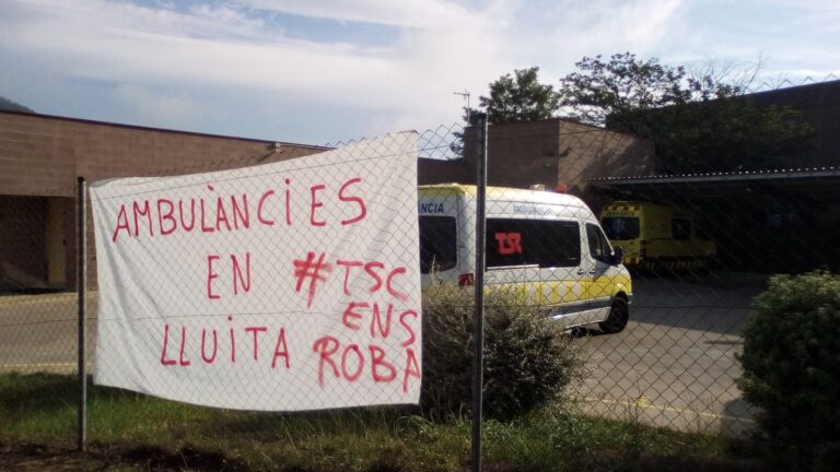 Pancarta reivindicativa de la vaga d'ambulàncies de Girona: foto Lot7 CCOO