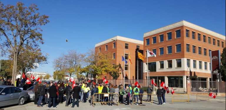 Concentració de treballadors de Titan, contra els acomiadaments Foto: UGT de Catalunya