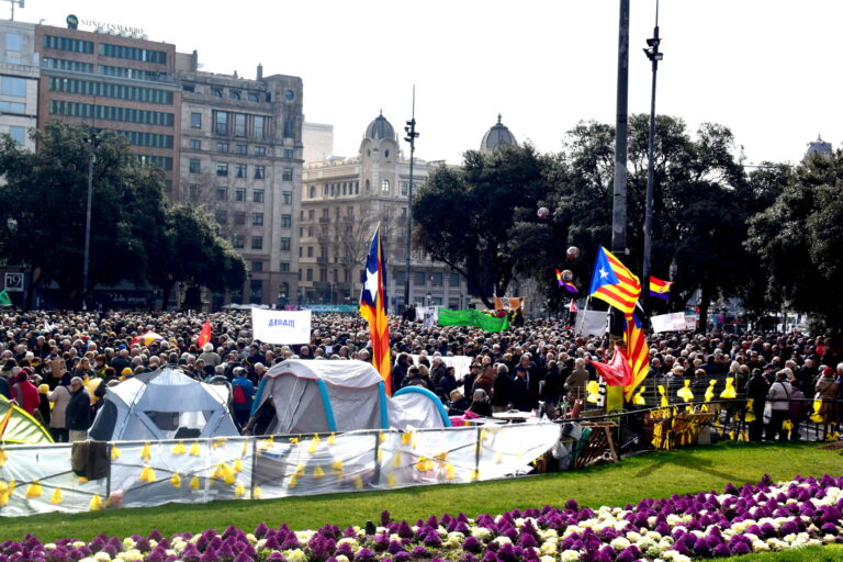 La concentració dels pensionistes ha omplert Plaça de Catalunya foto: Tomeu Ferrer